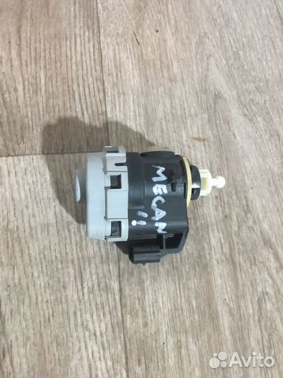 Корректор фары Renault Megane