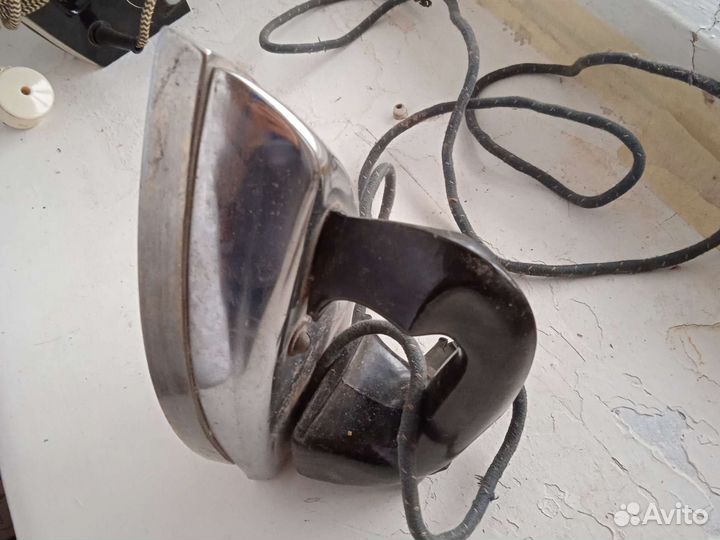 Старый утюг времен СССР