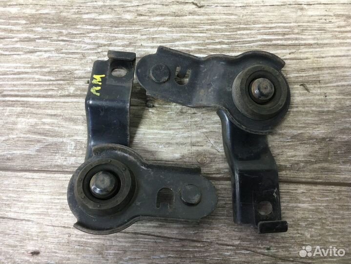 Крепление радиатора кондиционера Toyota Isis I (2004—2009)