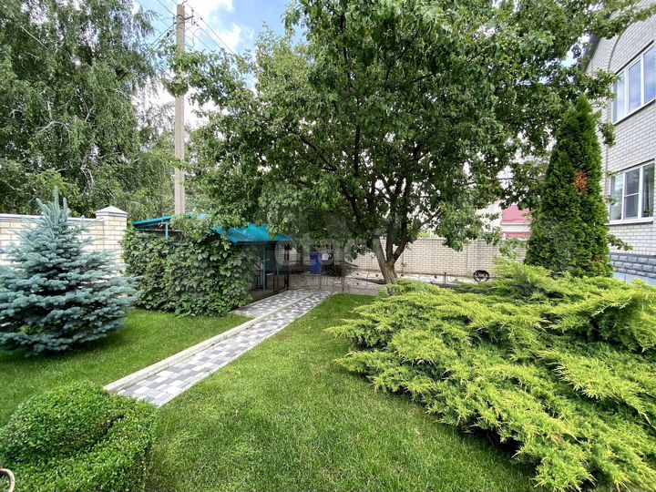 Дом 195 м² на участке 11 сот.