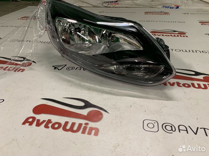 Фара правая Ford Focus 3 черная маска