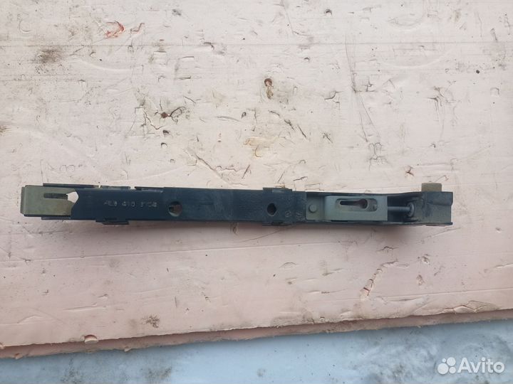 Кронштейн бампера задний левый Audi A8 D3