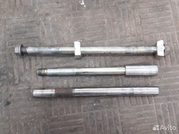 Ось колеса Ducati 900ss monster