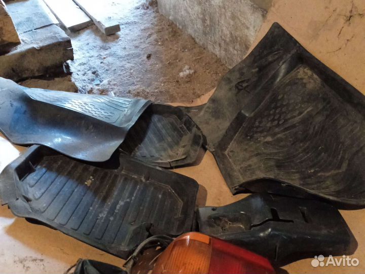 Автомобильные коврики резиновые