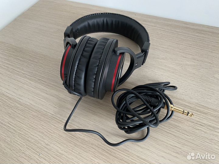 Микрофон, звуковая карта, наушники Scarlett