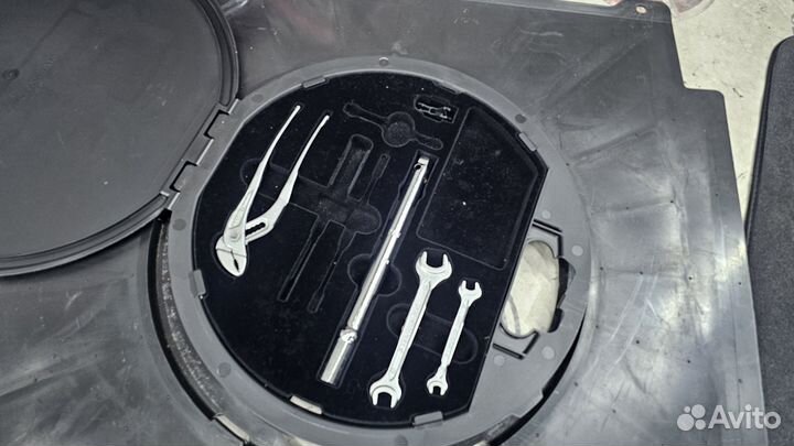 Комплект обшивки багажника на Mercedes-Benz W140 S