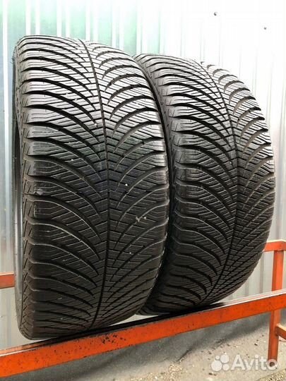 Goodyear Vector 4Seasons Gen-2 225/45 R17