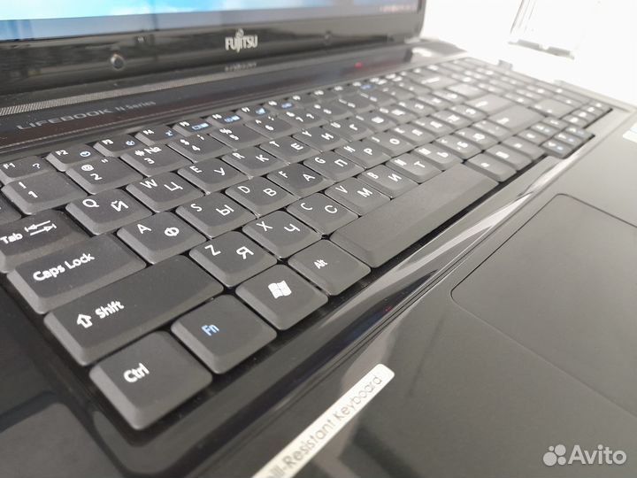 Ноутбук Fujitsu lifebook NH570