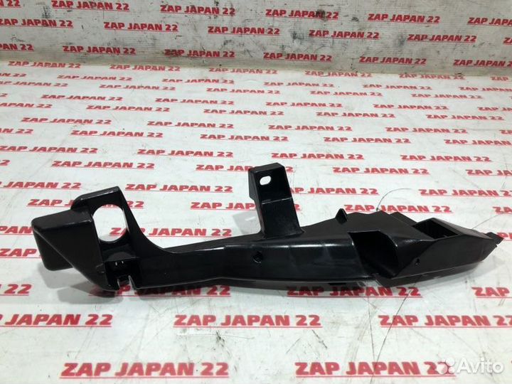 Крепление бампера переднее правое Toyota Land