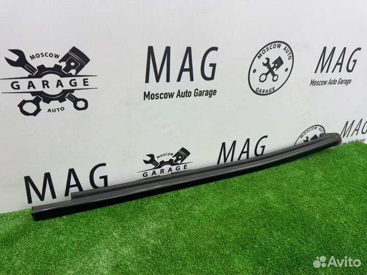 Молдинг стекла задний левый Mercedes-Benz Gls 166