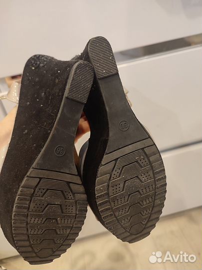 Босоножки на танкетке, 36 размер