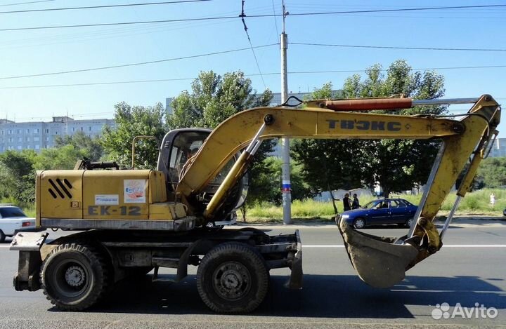 Машинист полноповоротного экскаватора