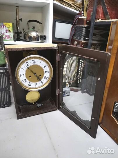 Часы Янтарь настенные с боем СССР