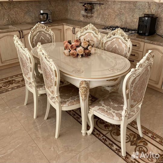 Стол и стулья новые