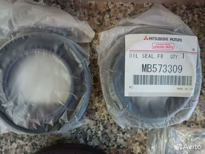 Сальник ступицы передней внутренний Митцубиси