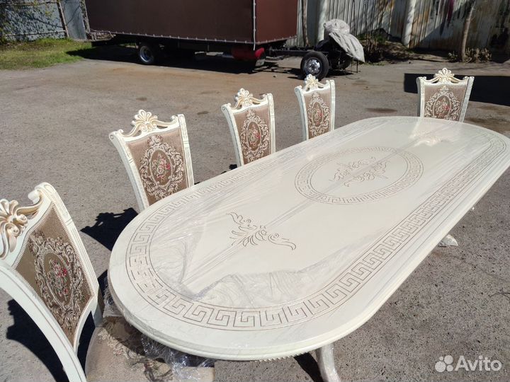 Столы и стулья