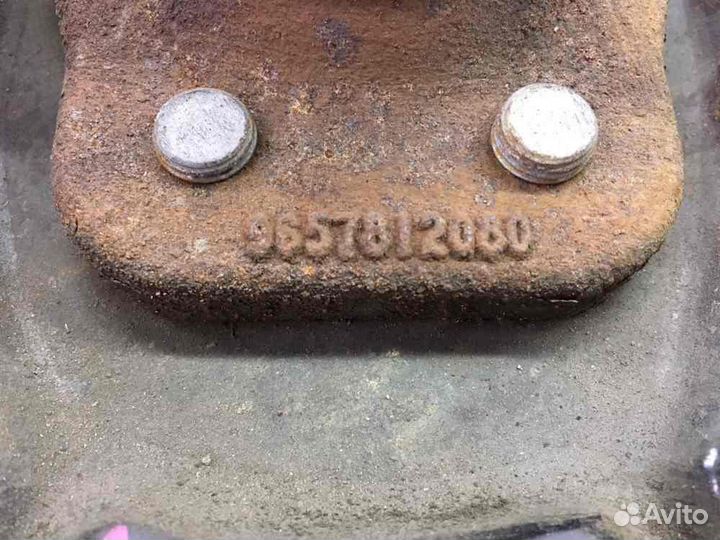 Цапфа левая для Peugeot 200 207 2006-2013г