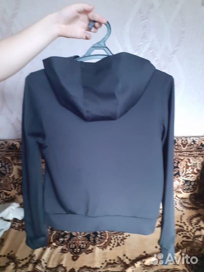 Продам женский спортивный костюм