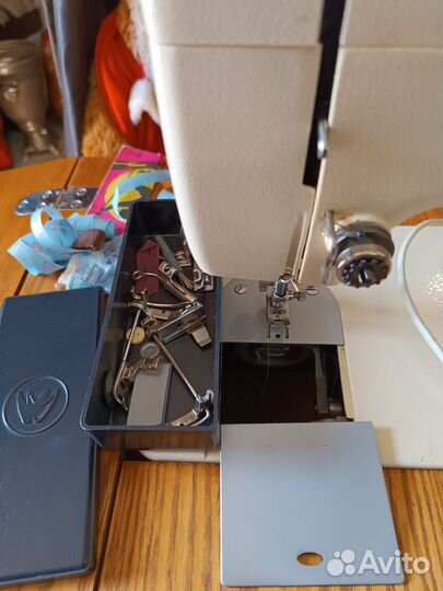 СССР Швейная машинка Чайка 132м ножная тумба