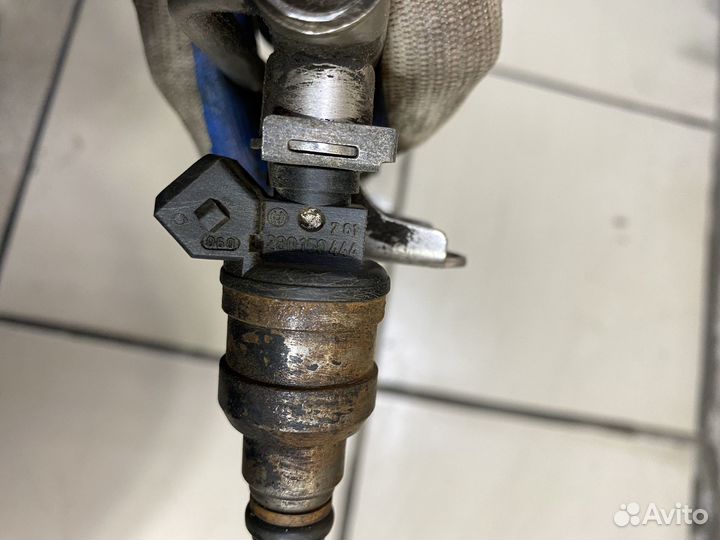 Топливная форсунка рампа Audi A4 B5 1.8 ADR