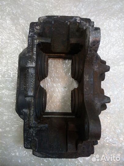 Передний тормозной суппорт Pajero 4 3.2D левый