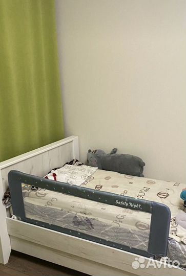 Защитный бортик для детской кровати