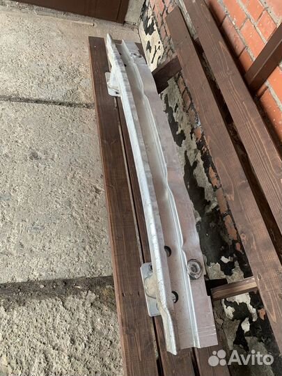 Усилитель бампера заднего VW Touareg 2022