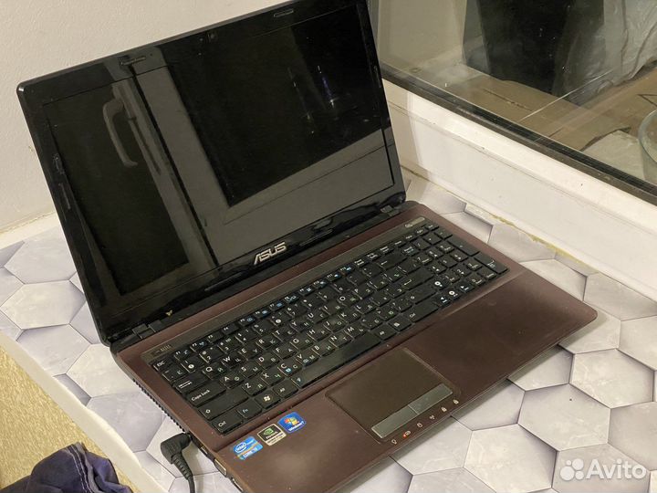Ноутбуе Asus i3;520m