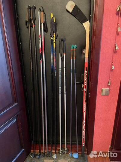 Лыжи с ботинками разных размеров
