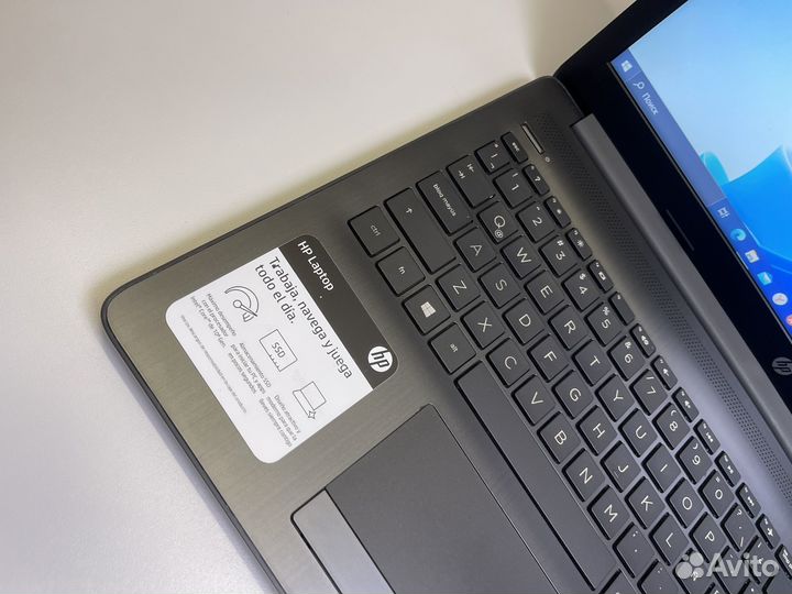 Тонкий ноутбук HP 15.6