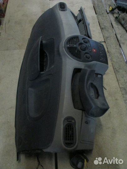 Панель салона передний Renault Modus 1.3 2004