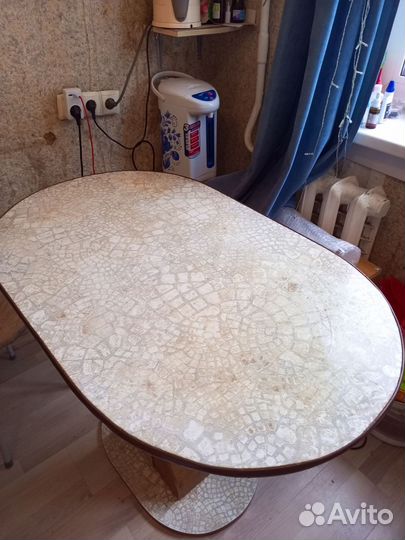 Продам кухонный стол