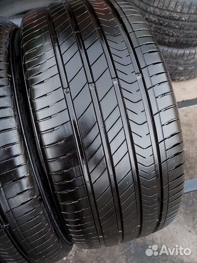 Kumho Majesty 9 Solus TA91 235/45 R17 97W