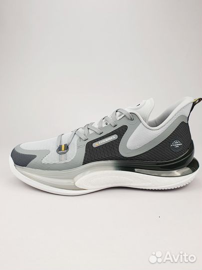 Баскетбольные кроссовки strobbs