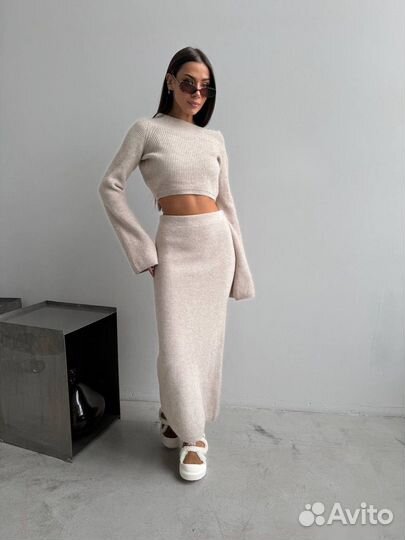 Костюм юбка с джемпером вязаный