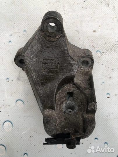 Кронштейн двигателя 08649262