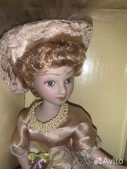 Кукла фарфоровая коллекционная