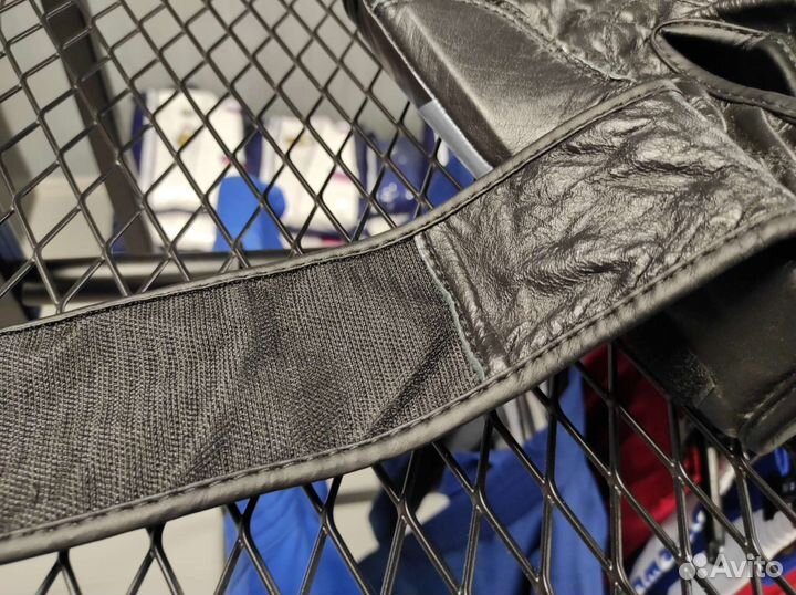 Боксерские перчатки Insane ares