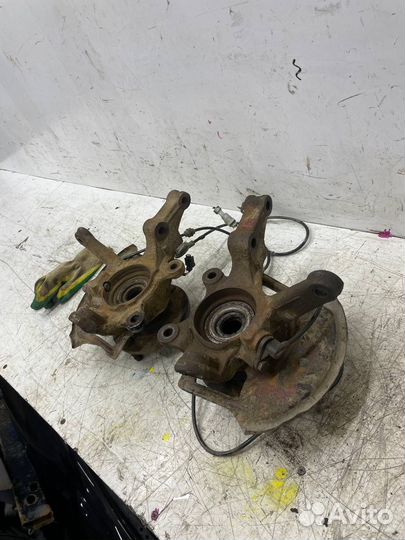 Передний поворотный кулак Nissan Almera Classic