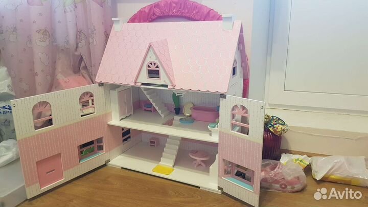 Кукольный домик с мебелью