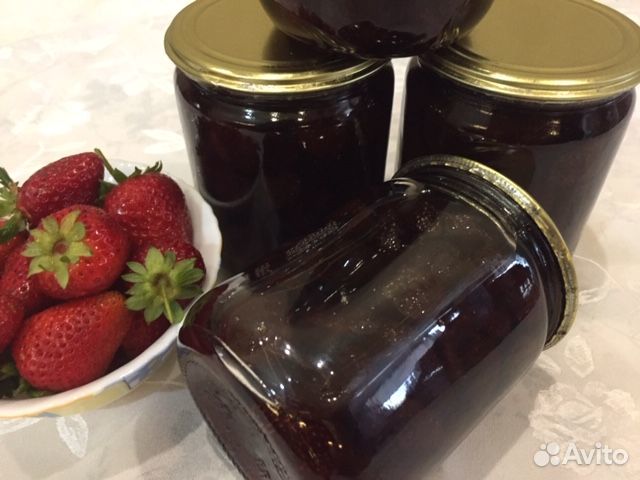 Домашнее варенье клубничное, смородина, вишня