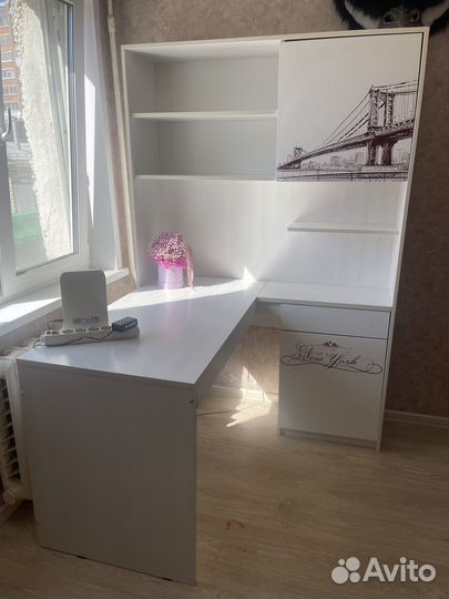 Уголок школьника стол со шкафчиками