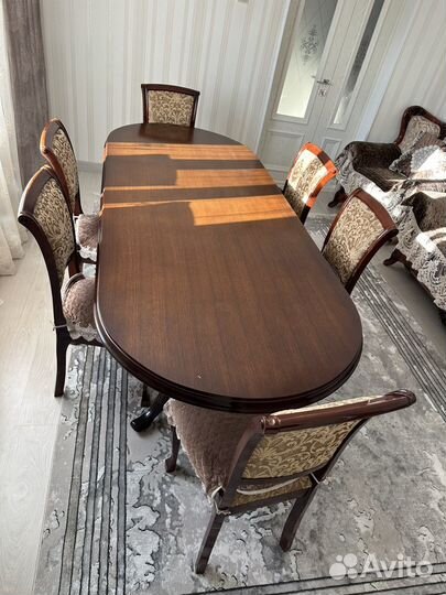 Кухонный стол и стулья