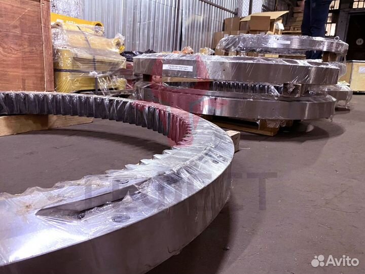 Опорно-поворотный круг Hyundai 81M8-01020