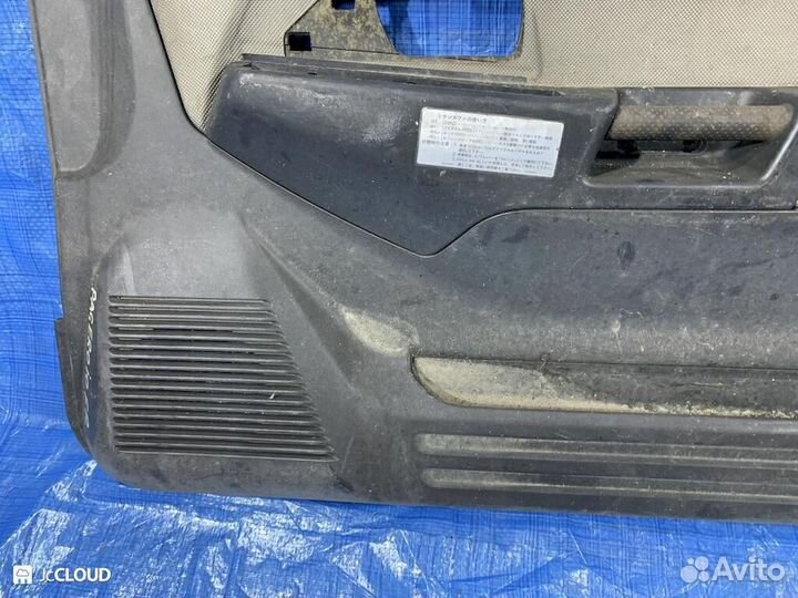 Обшивка дверей на mitsubishi pajero IO H66W