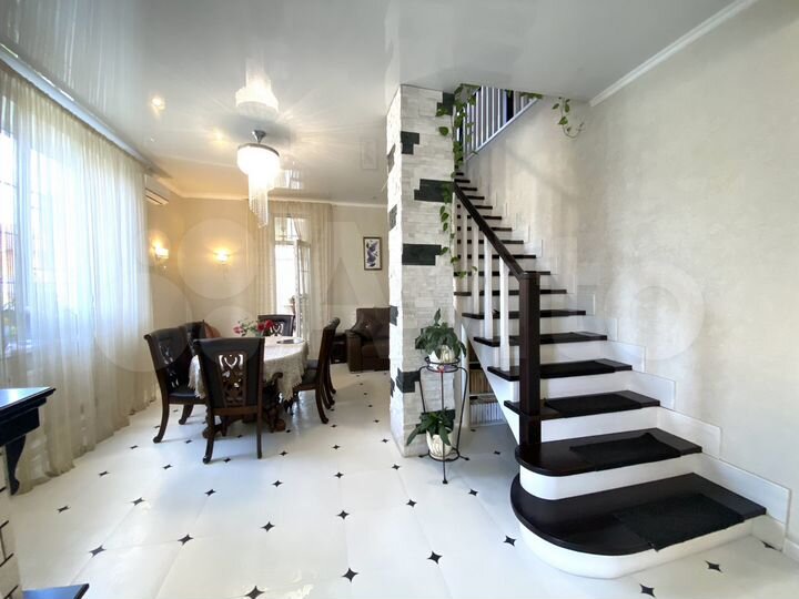 Дом 250 м² на участке 10 сот.