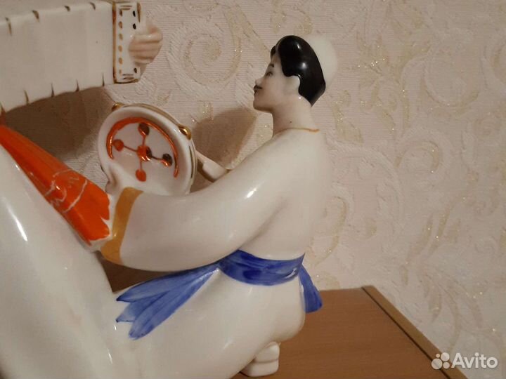 Статуэтка Фарфоровая Плясуны