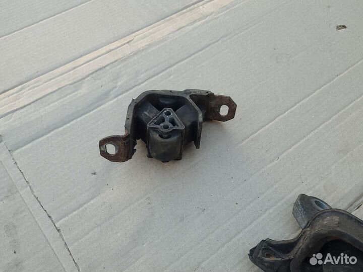 Подушка крепления двигателя Opel Corsa B 1993-2000