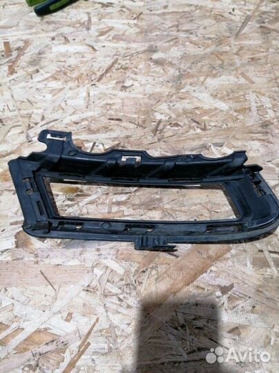 Решетка в бампер (накладка птф) левая Vw Golf 7