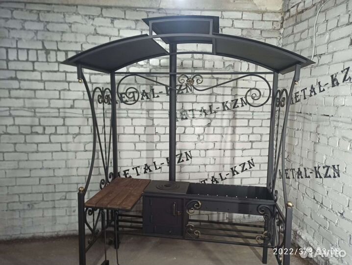 Мангал с крышей